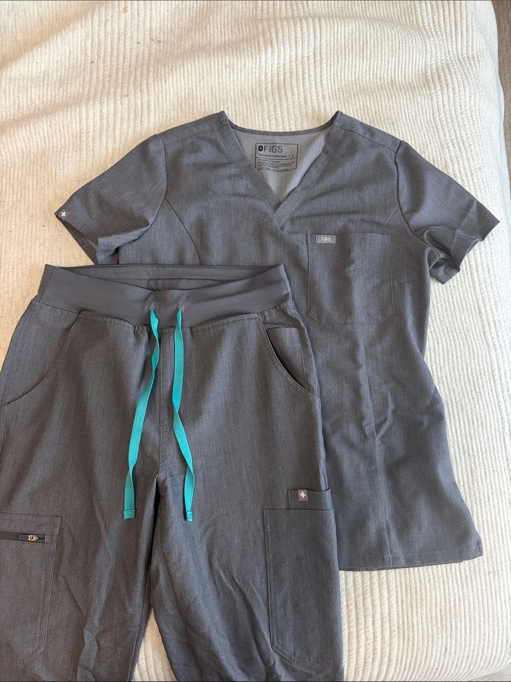 Figs Women's Charcoal Gray Scrub Top & Straight Pants with Teal Drawstrings